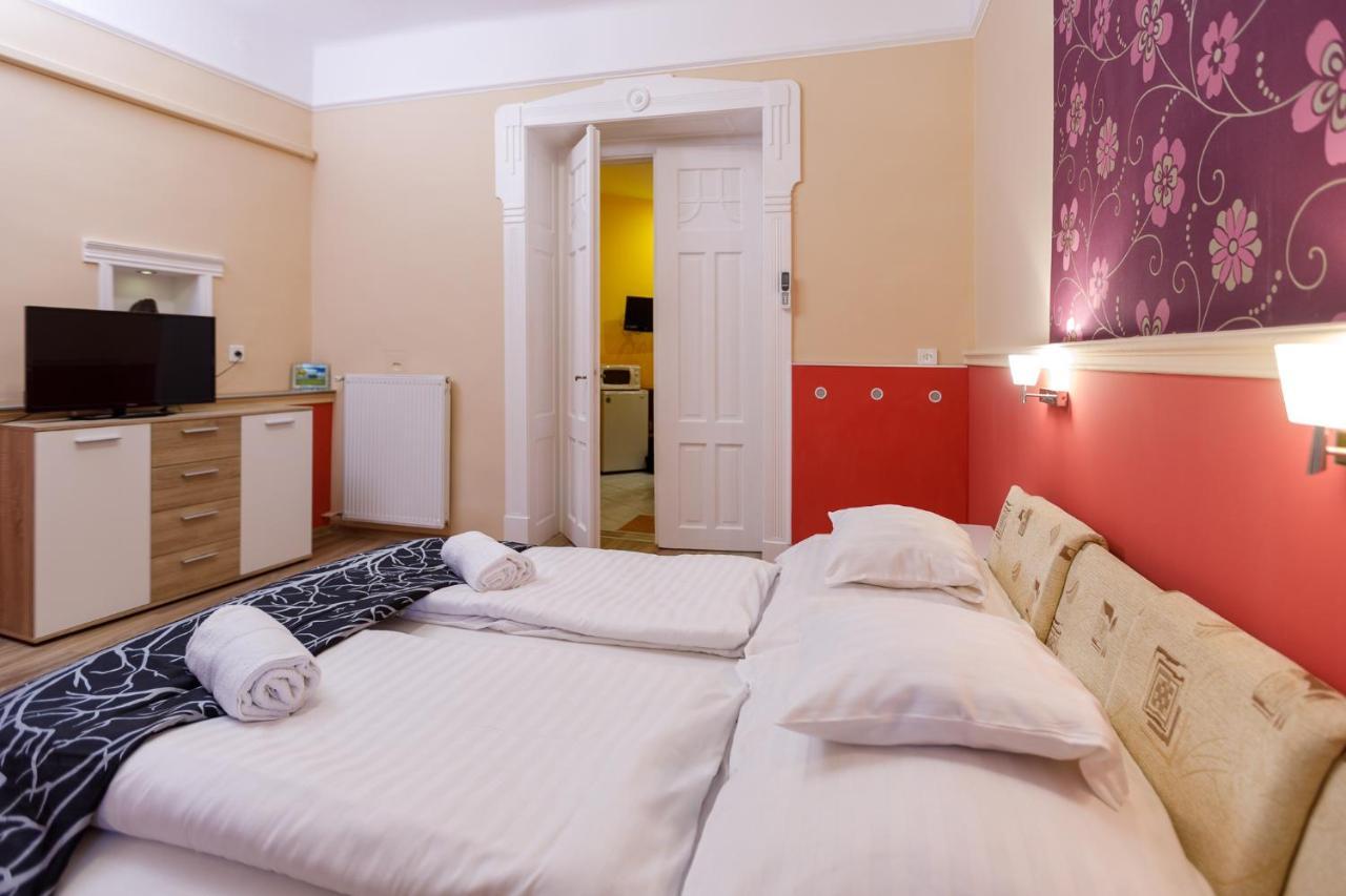 Central Apartman Gyula Exteriér fotografie