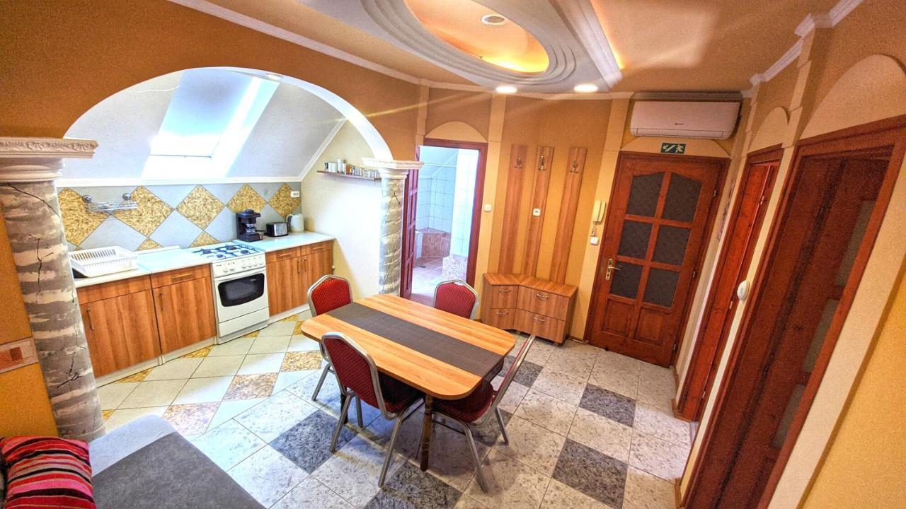 Central Apartman Gyula Exteriér fotografie